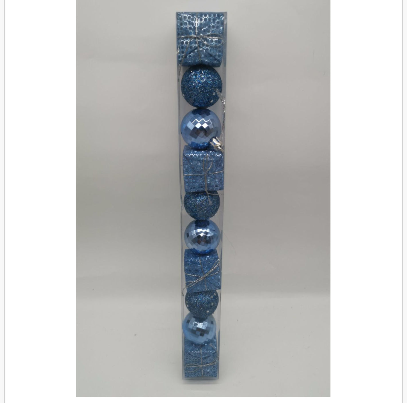 Palline e pacchetti natalizi