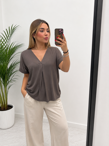 T-SHIRT SCOLLO A “V”