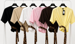 T-SHIRT CROP CON CINTA