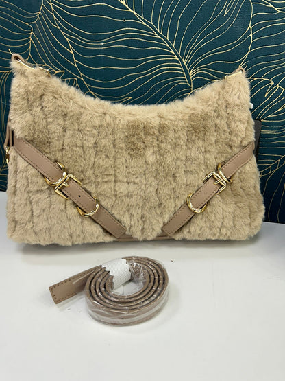 Borsetta peluche con cinturino